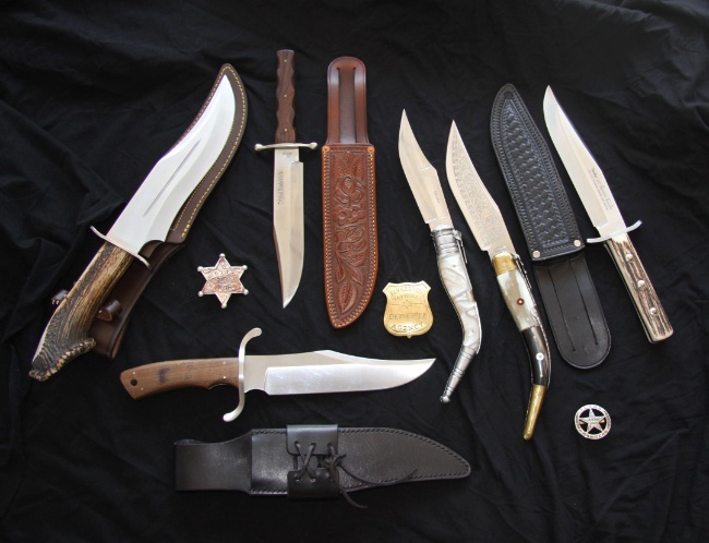 Das Messer gehört zu jedem Western-Outfit.